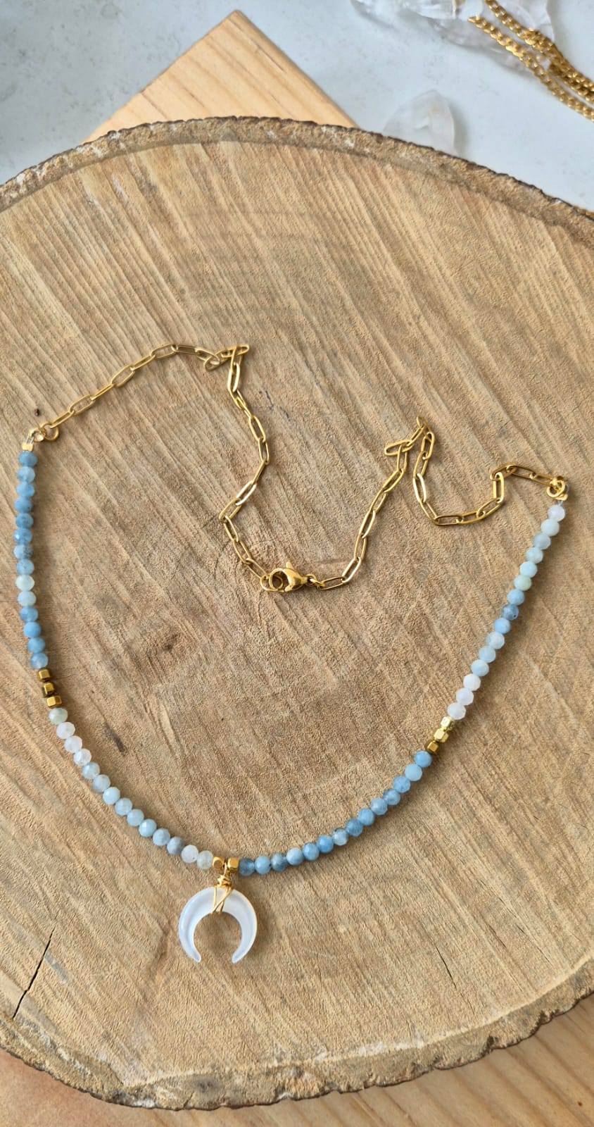 Collar aguamarina y luna madre perla