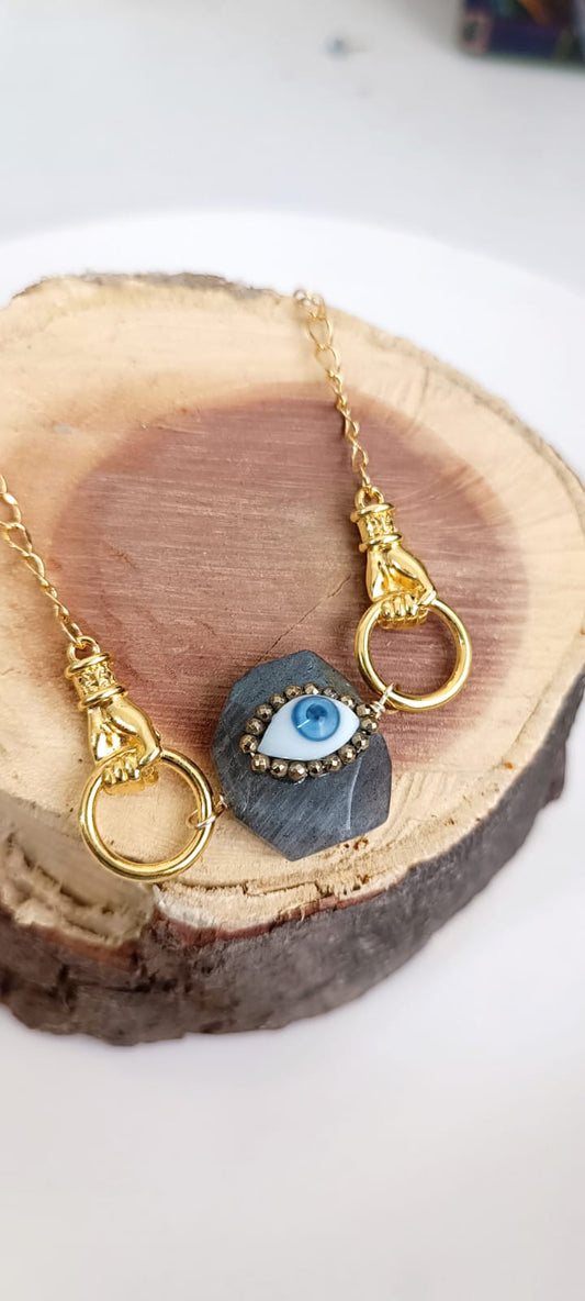Collar abrazo de labradorita, hemátita y ojo de cristal