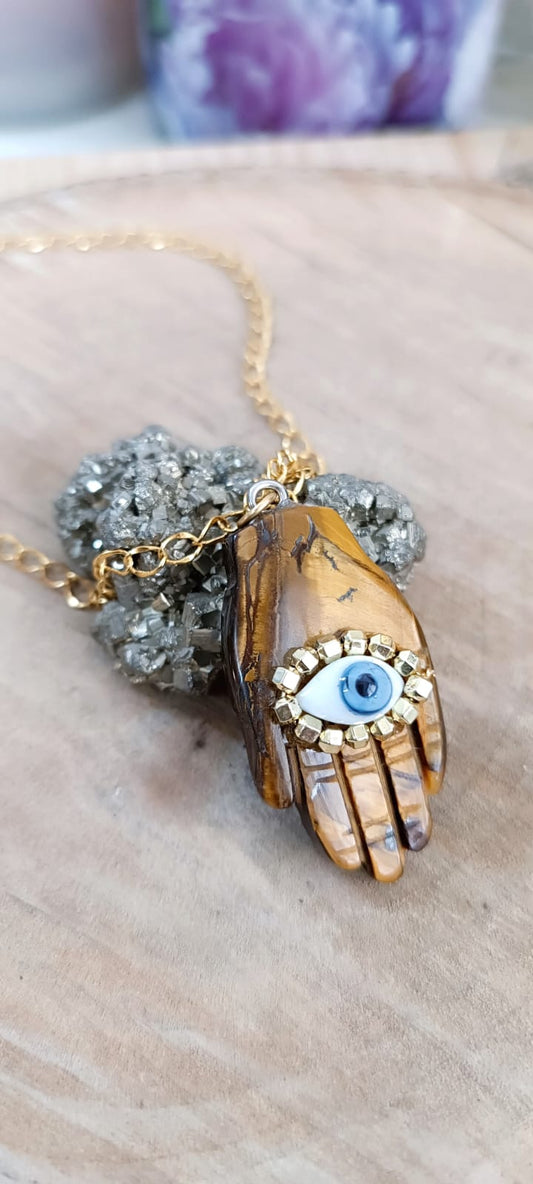 Collar mano cuarzo ojo de tigre, hemátita y ojo de cristal