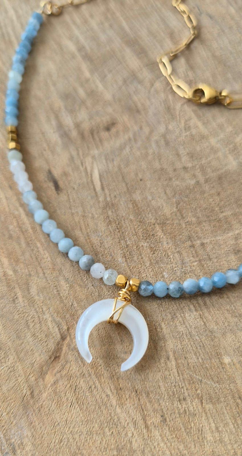 Collar aguamarina y luna madre perla