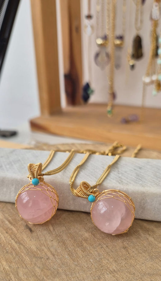 Collar largo esfera cuarzo rosa