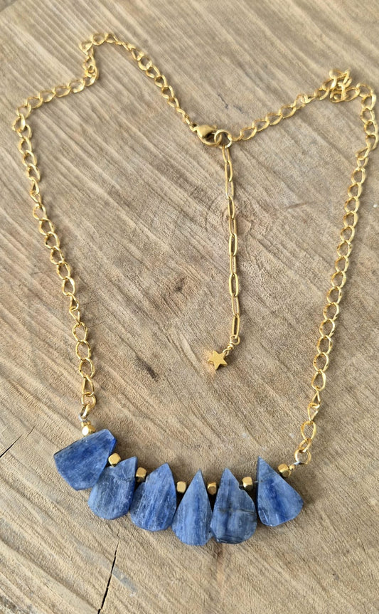 Collar cianita azul gota