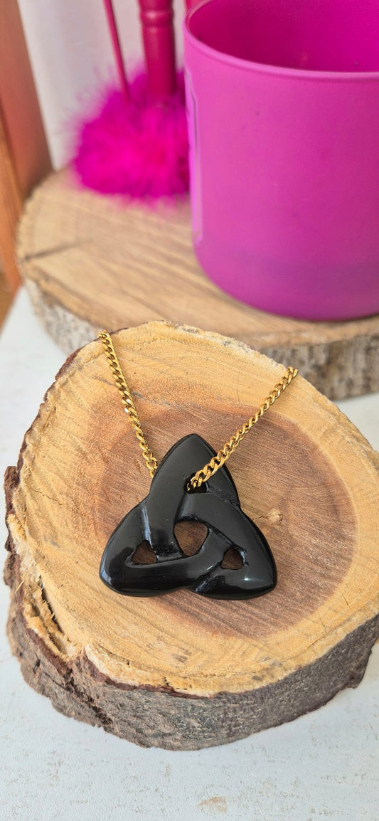 Collar triqueta obsidiana