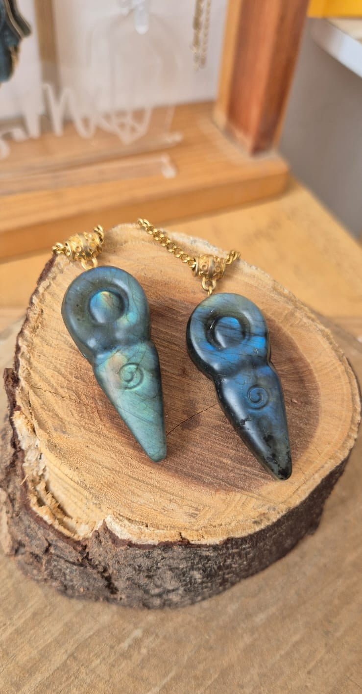 Collar diosa tallado en labradorita