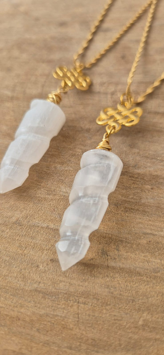 Collar péndulo selenita