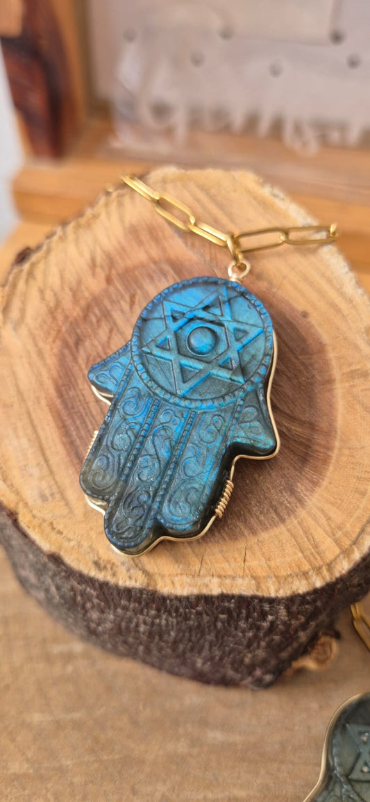 Collar hamsa tallado en labradorita