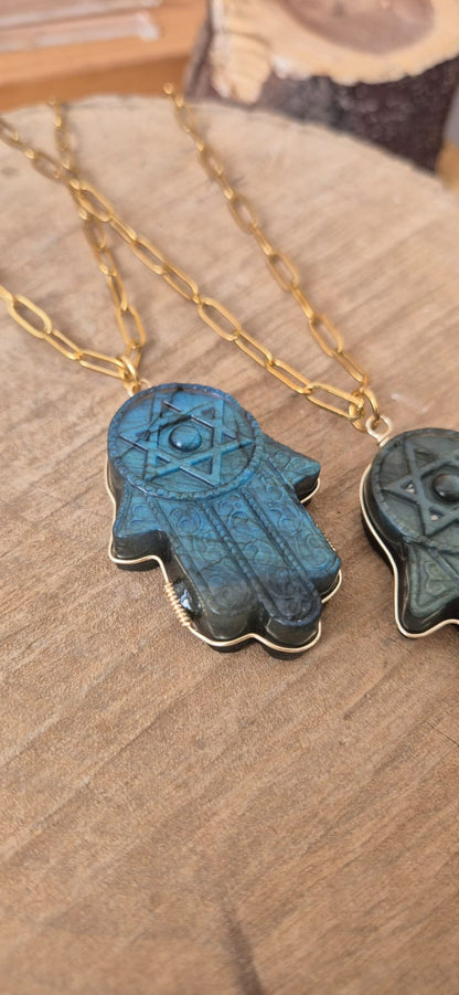 Collar hamsa tallado en labradorita