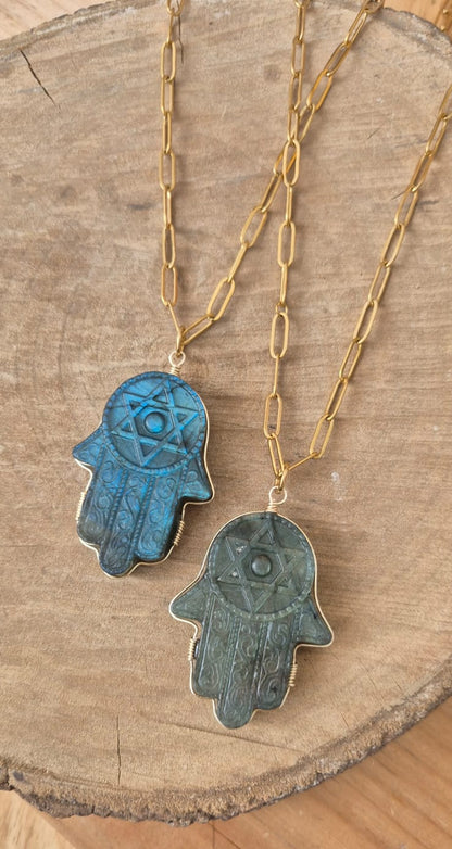 Collar hamsa tallado en labradorita