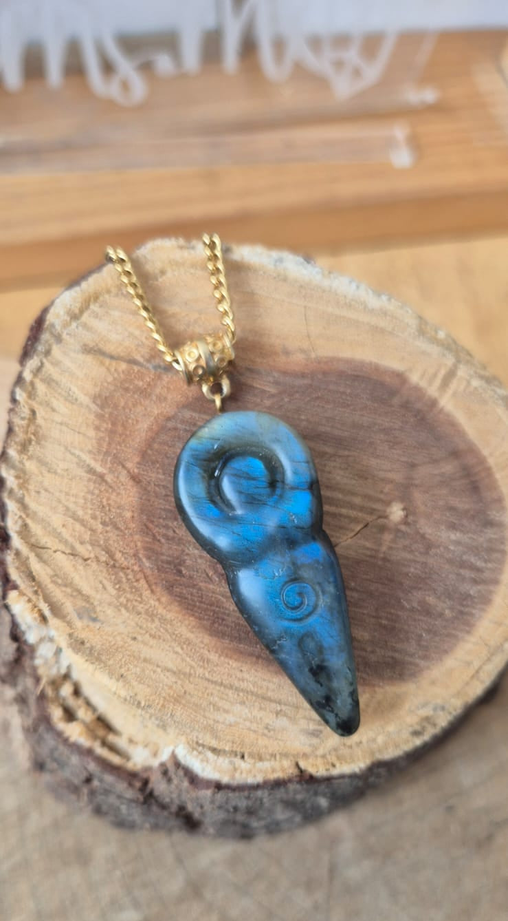 Collar diosa tallado en labradorita