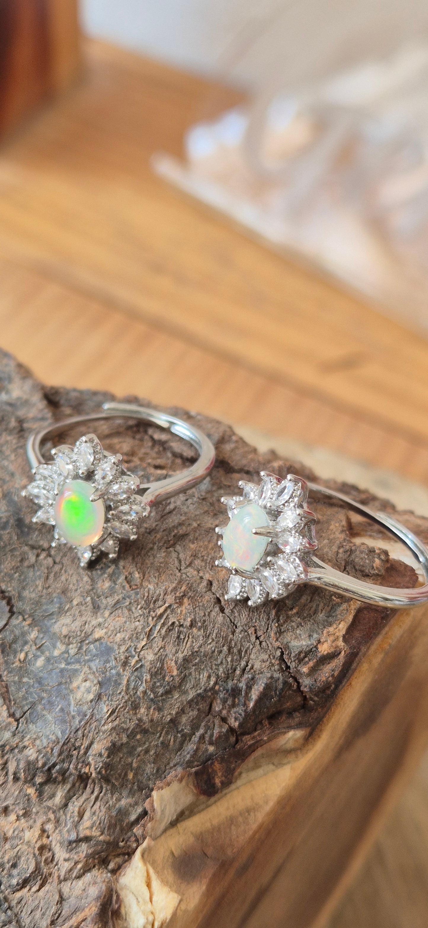 Anillo ajustable ópalo etíope y circonia