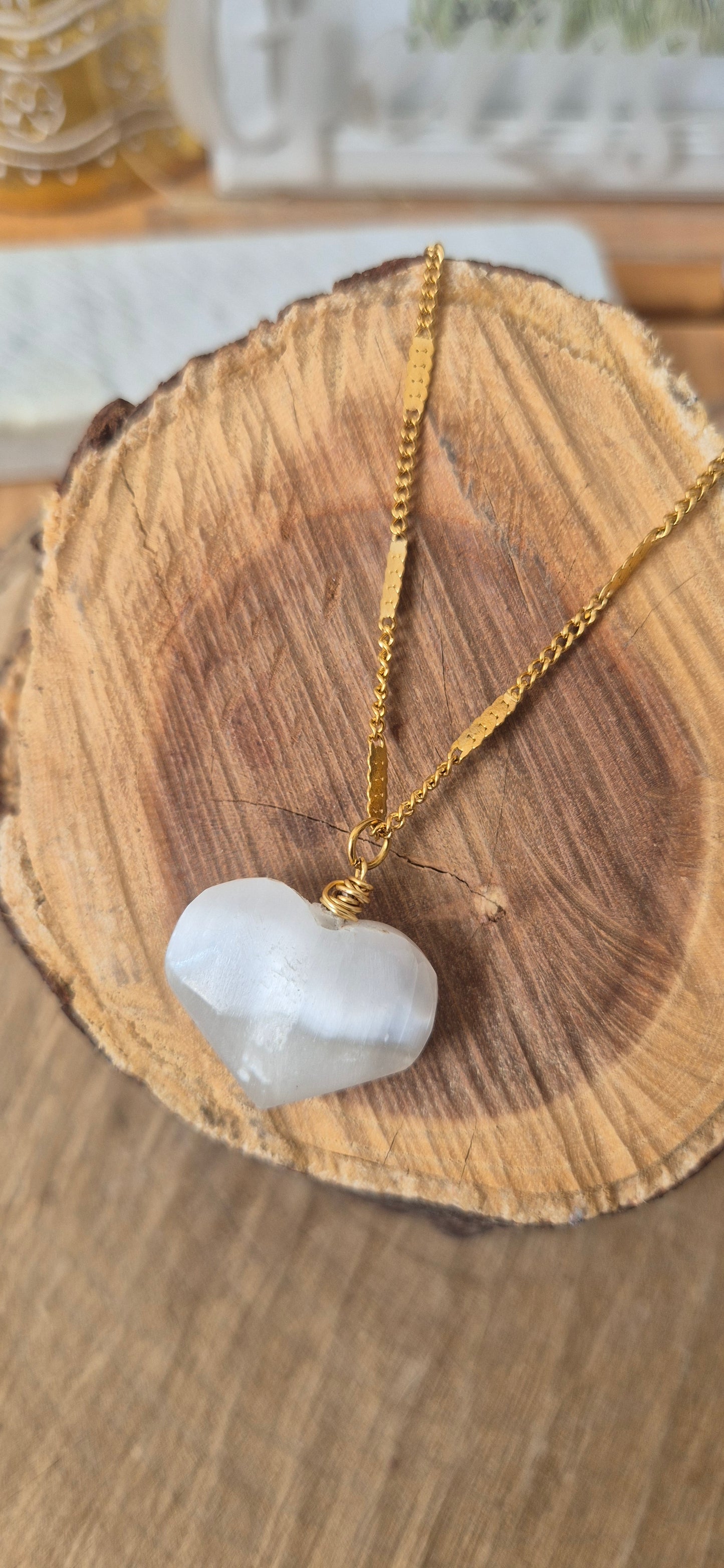 Collar corazón selenita