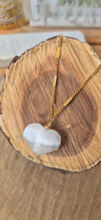 Collar corazón selenita
