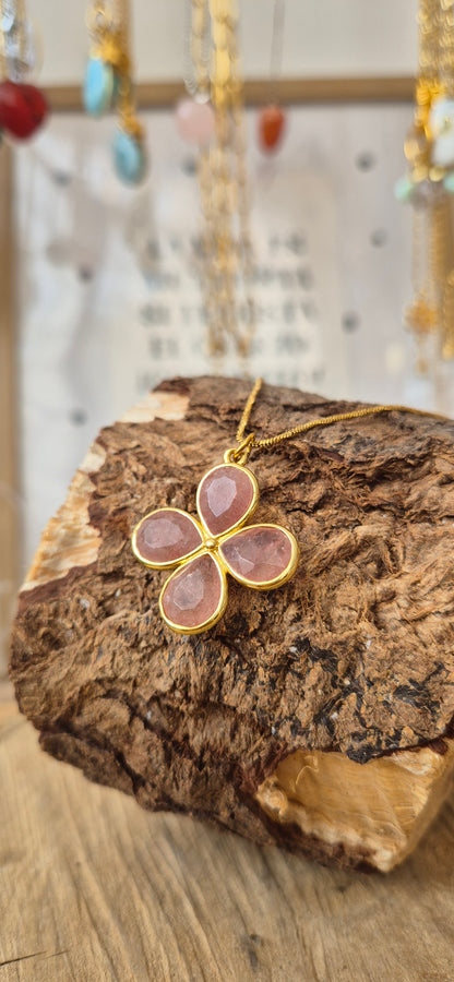 Collar flor cuarzo cherry