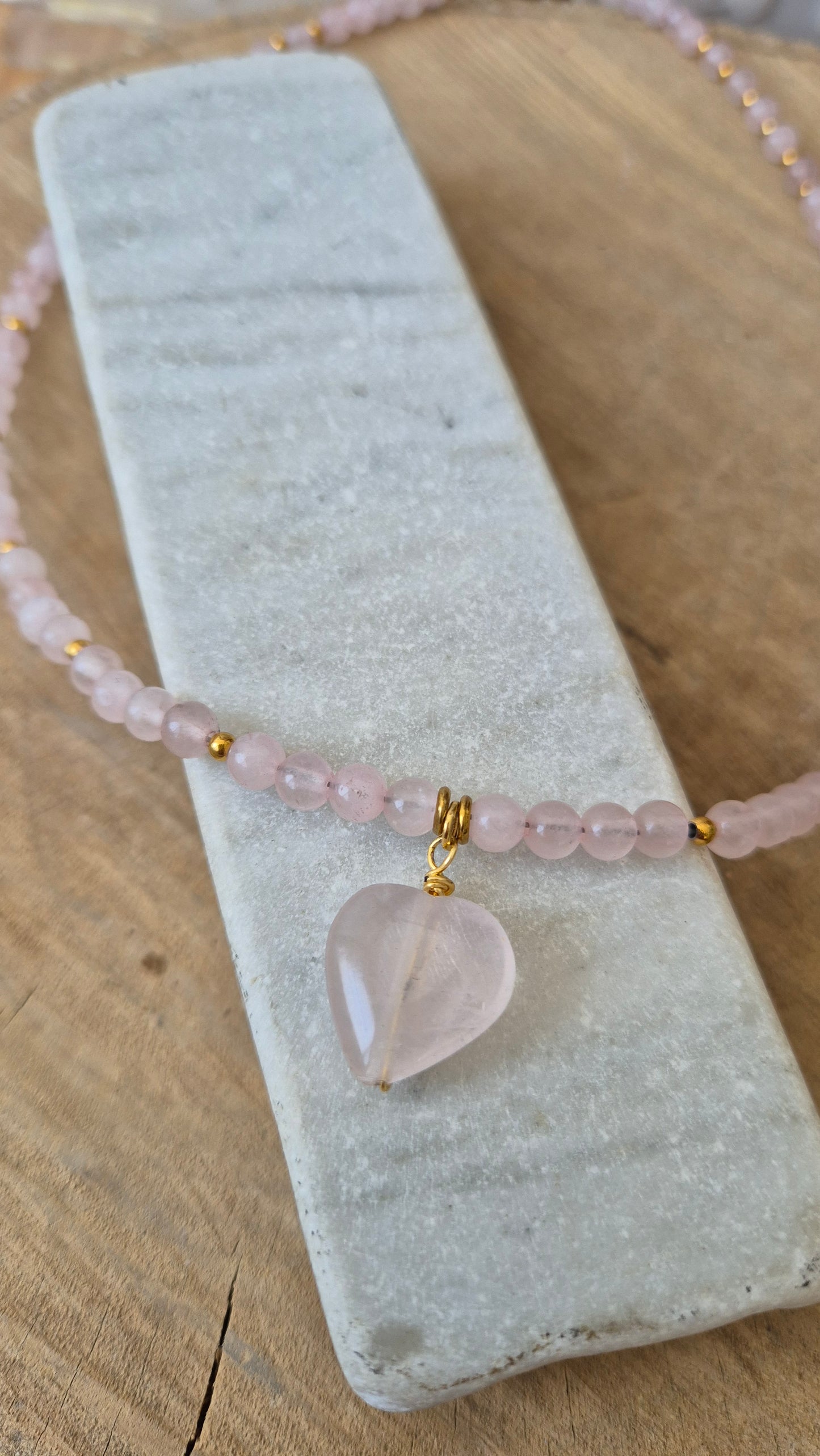 Choker corazón cuarzo rosa