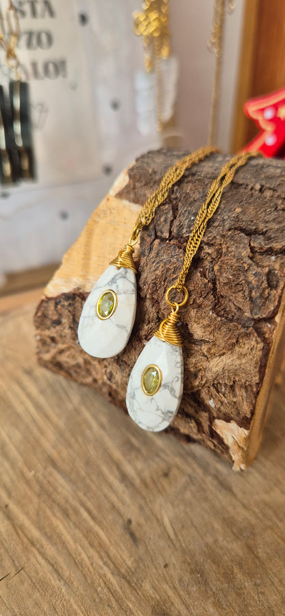 Collar howlita con peridoto